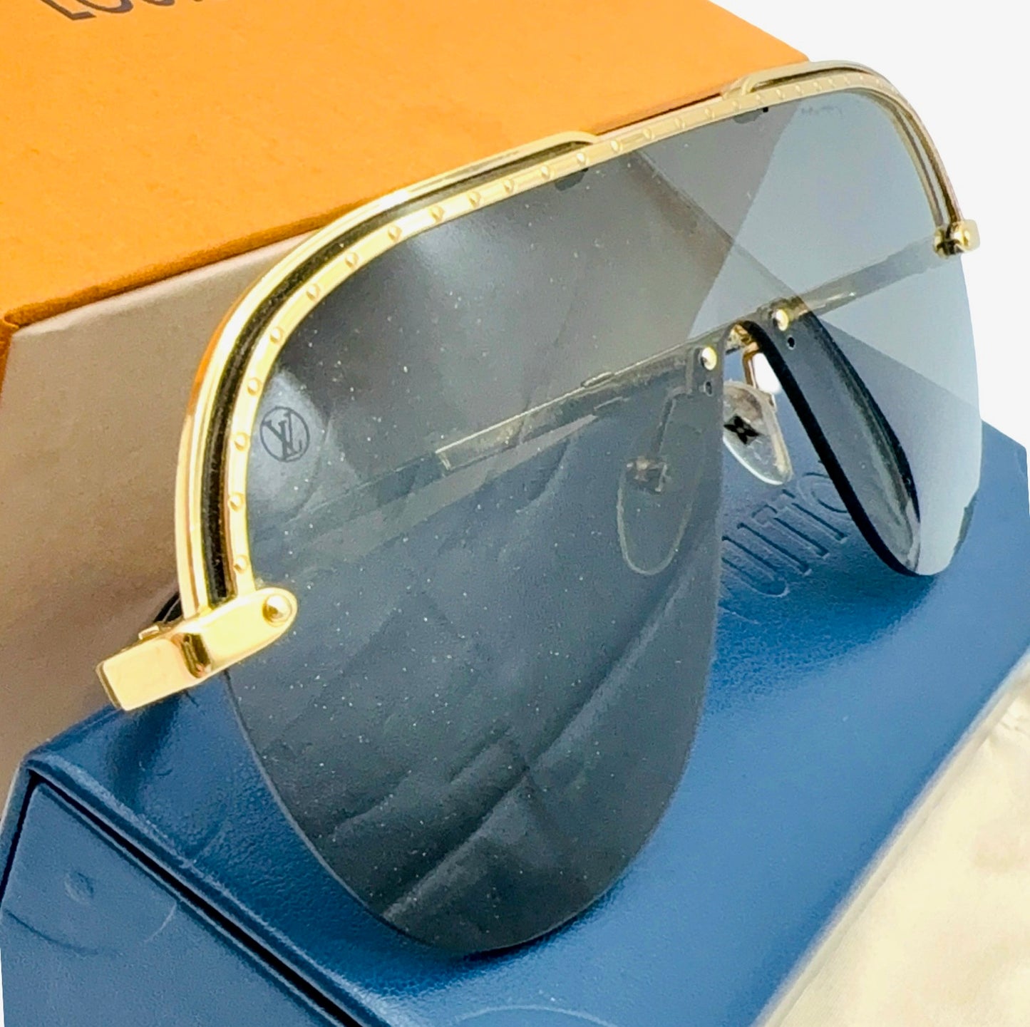 Pre-Owned Louis Vuitton Gone Girl Shield Sunglasses - LV2013