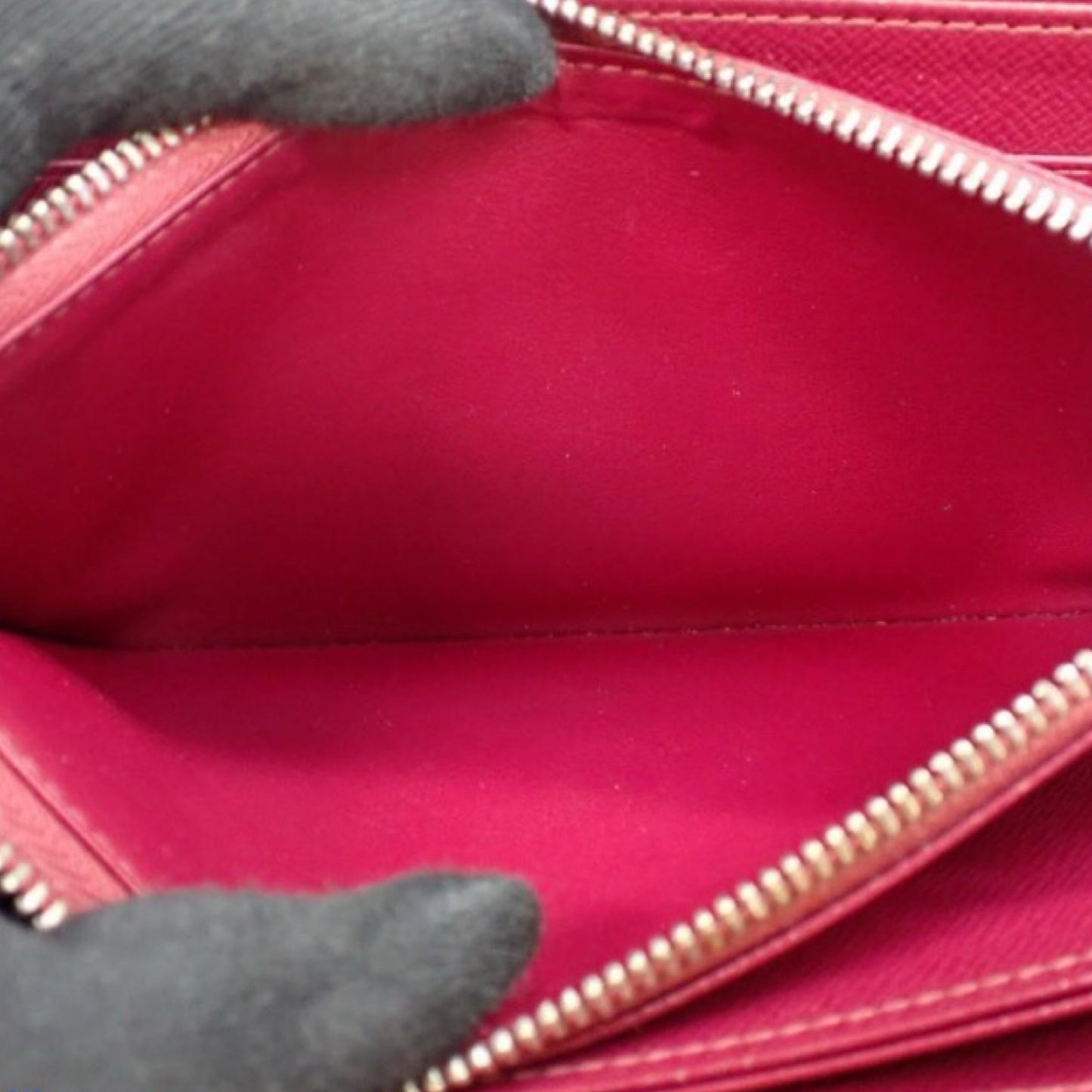 Pre-Owned Louis Vuitton Epi Leather Zippy Wallet Raspberry - LV1347