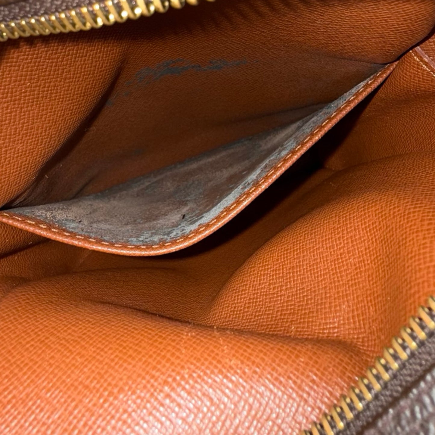 Pre-Owned Louis Vuitton Amazone Crossbody - LV1257