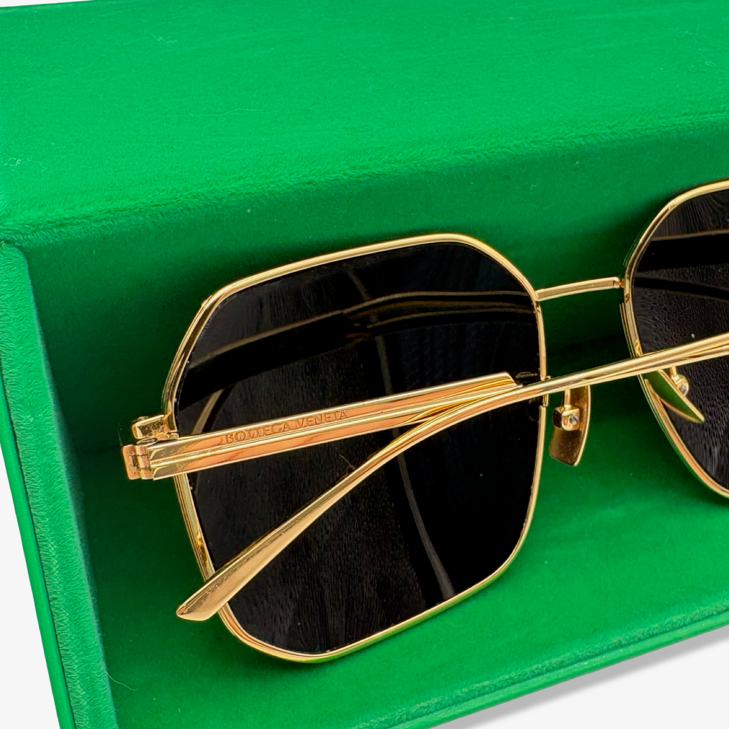 Pre-Owned Bottega Veneta Suglasses - BV1009