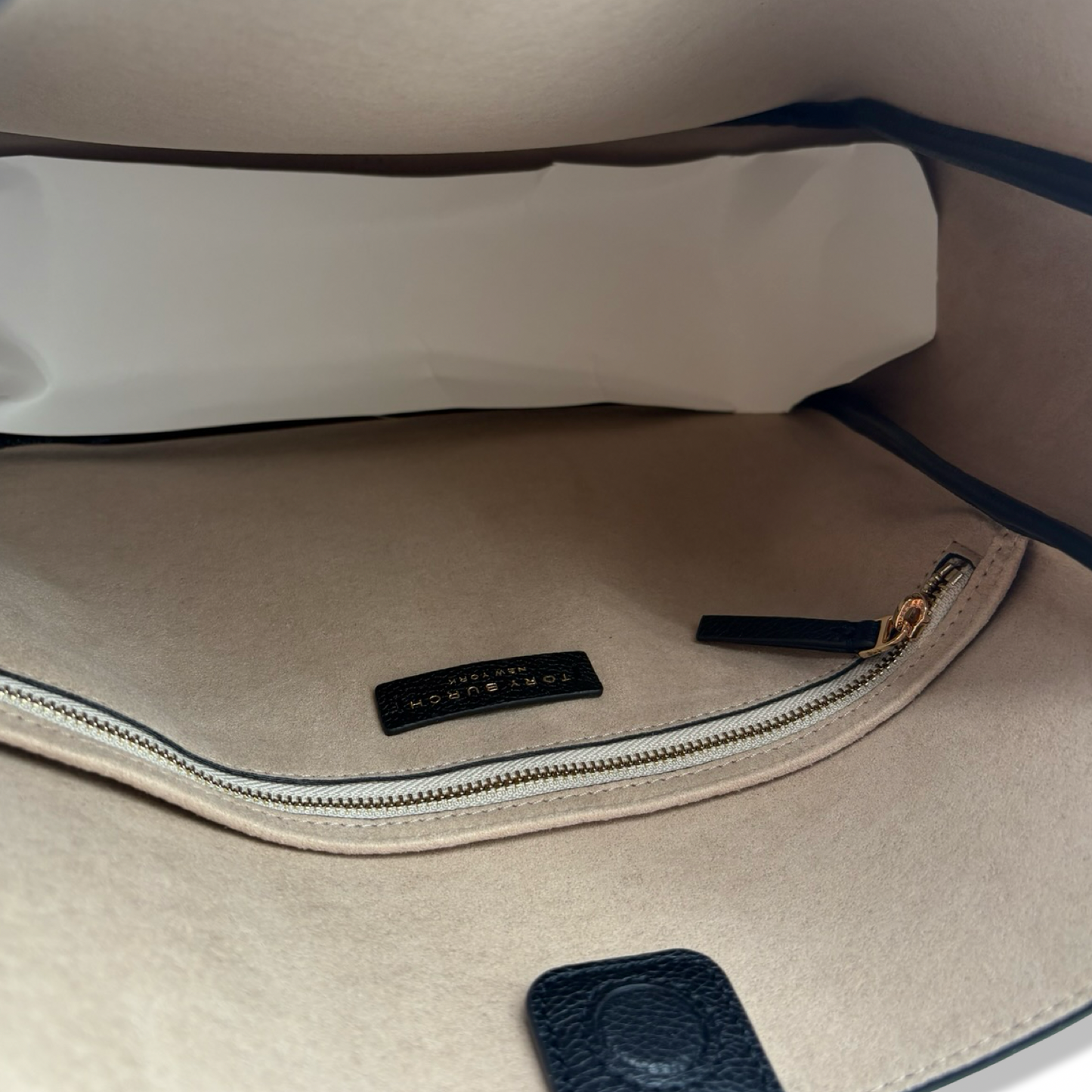 Pre-Owned Tory Burch Women's Pebbled Leather Thea Slouchy Shoulder Bag (Black) - B0F82V5T4B