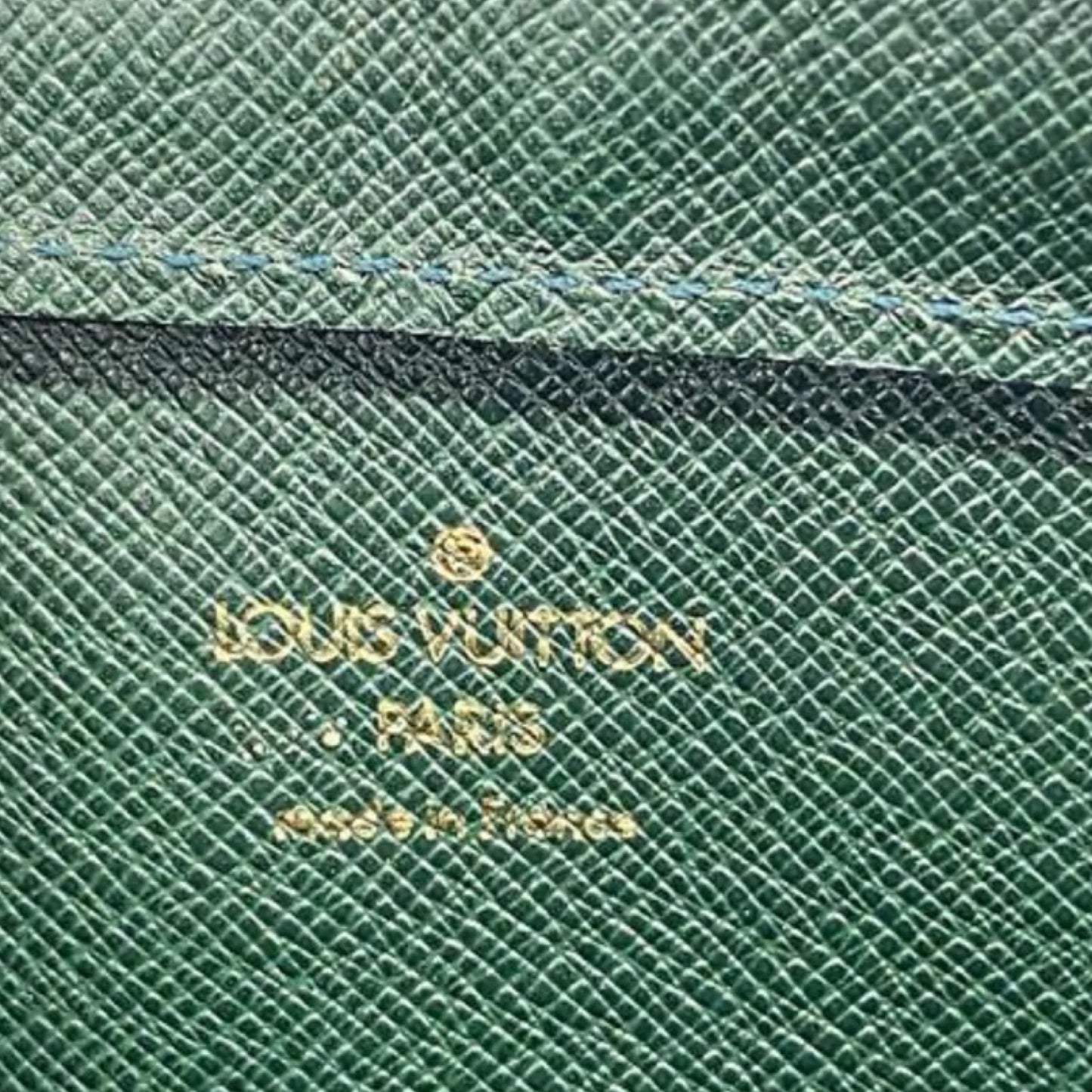 Pre-Owned Louis Vuitton Taiga Leather Green Orsay Clutch - LV1584