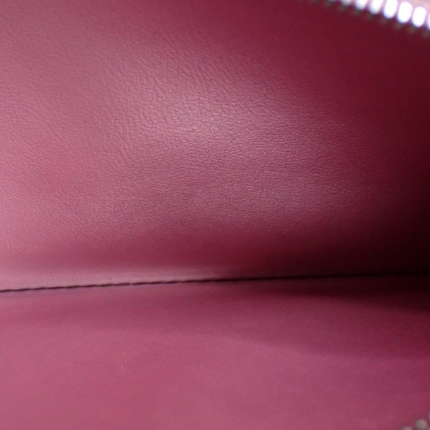 Pre-Owned Louis Vuitton Leather LockMe Zippy Wallet - LV1425