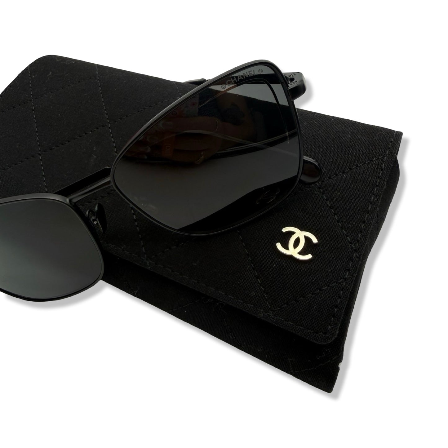 Pre-Owned Chanel Sunglasses - CH1061