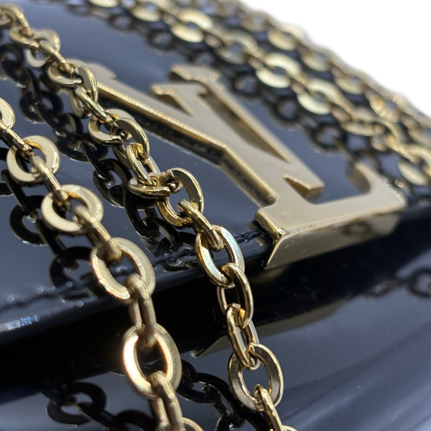Pre-Owned Louis Vuitton Louise Chain Patent Leather - LV1774