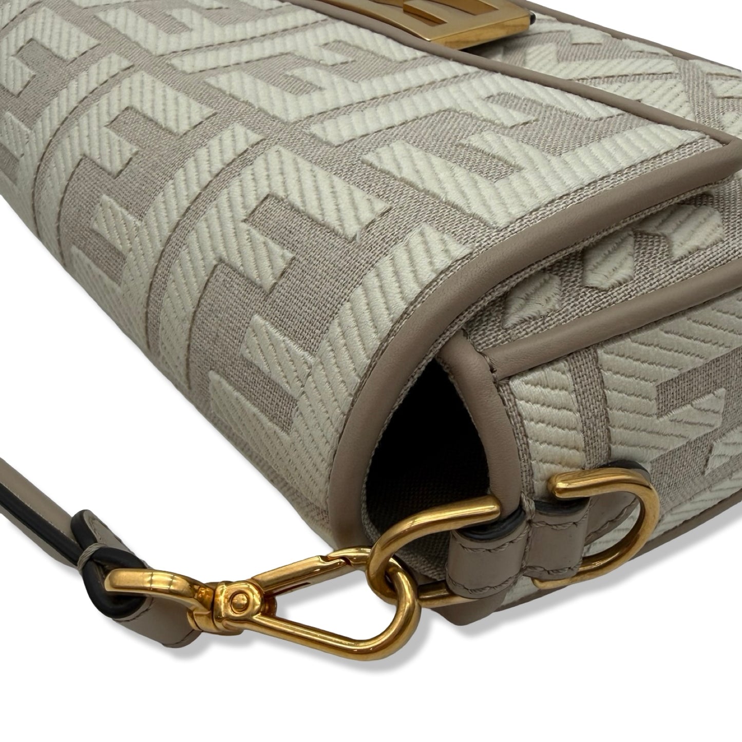 Pre-Owned Fendi Canvas Vitello King FF Embroidered Baguette - FEN1032