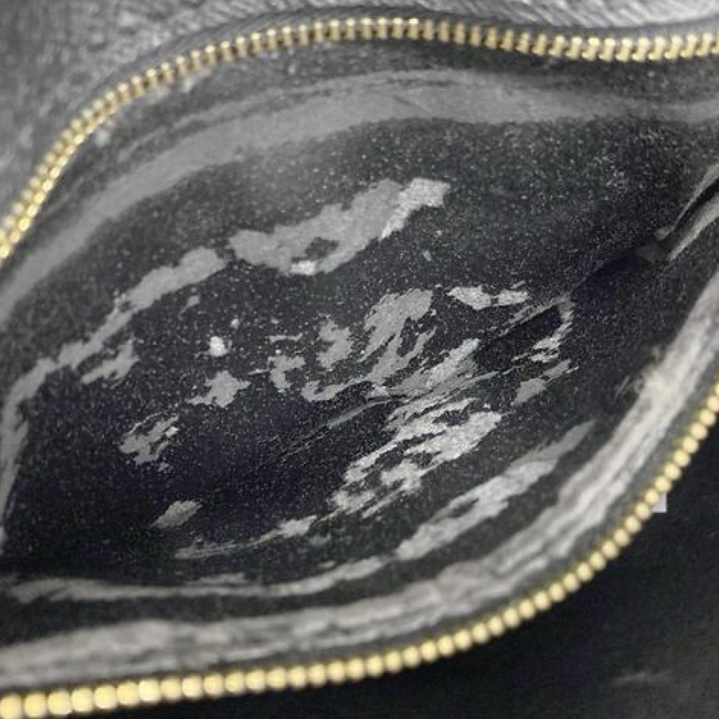 Pre-Owned Louis Vuitton Epi Leather Genefeuille Bag - LV1817