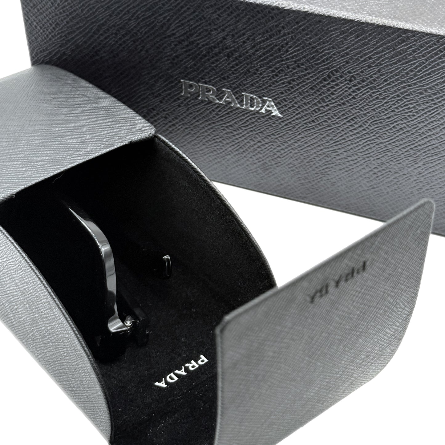 Pre-Owned Prada Sunglasses - P1019