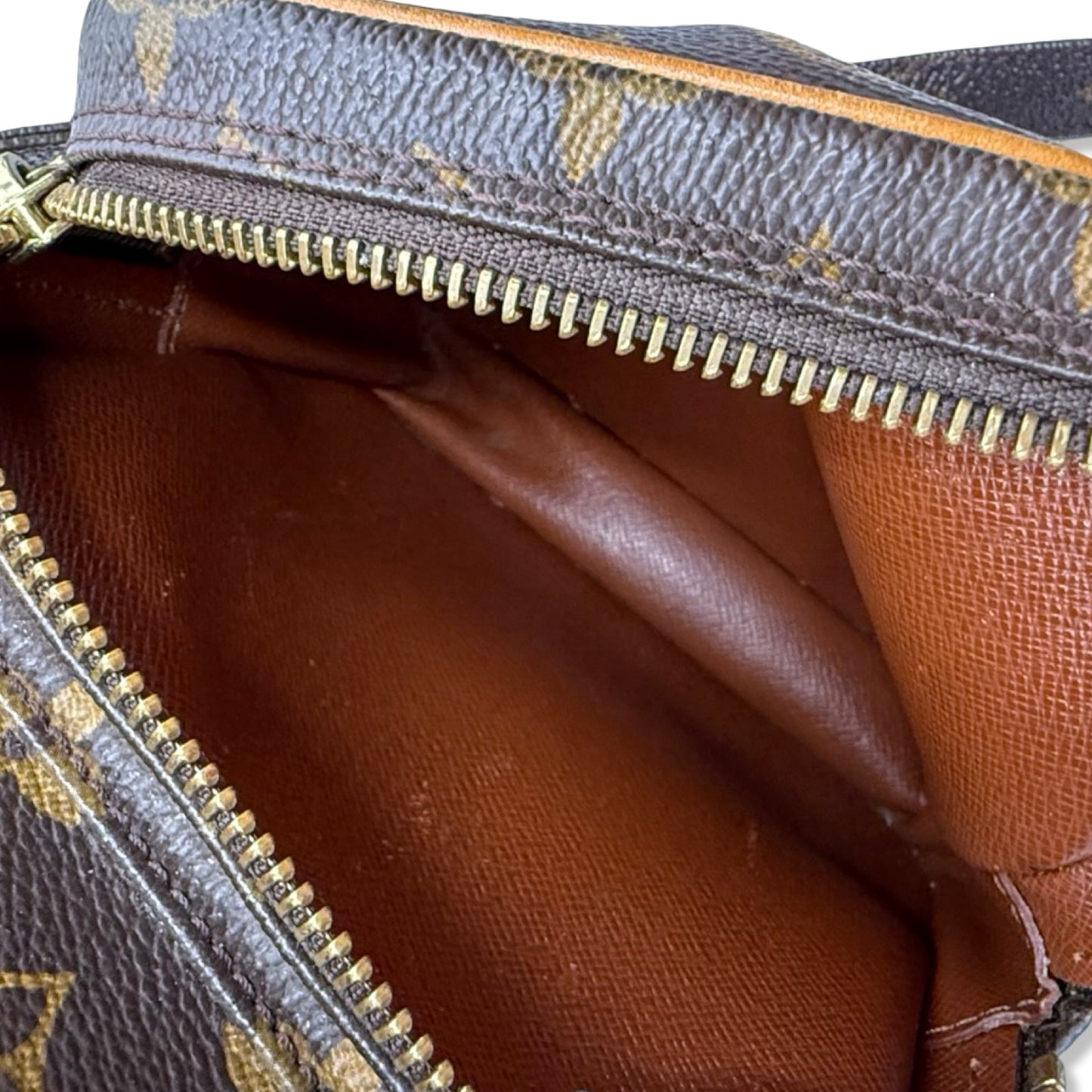 Pre-Owned Louis Vuitton Amazone Crossbody - LV1257