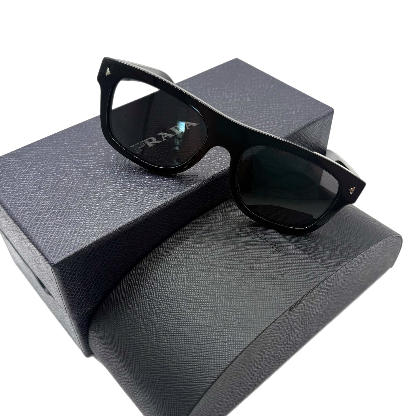 Pre-Owned Prada Sunglasses - P1019
