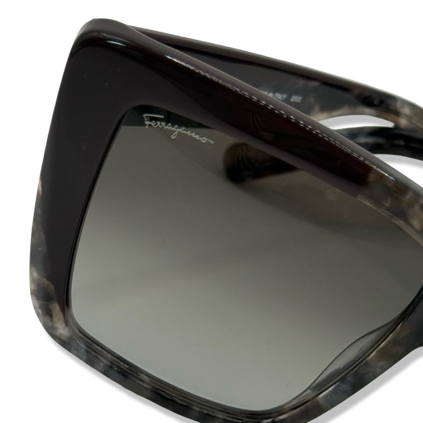 Pre-Owned Salvatore Ferragamo Marbled Sunglasses - FER1002