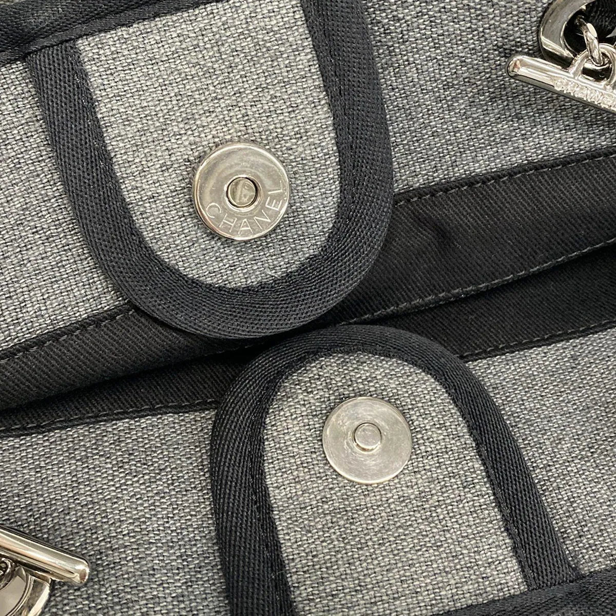 Pre-Owned Chanel Deauville MM Canvas and Leather Tote Bag Gray - CH1046