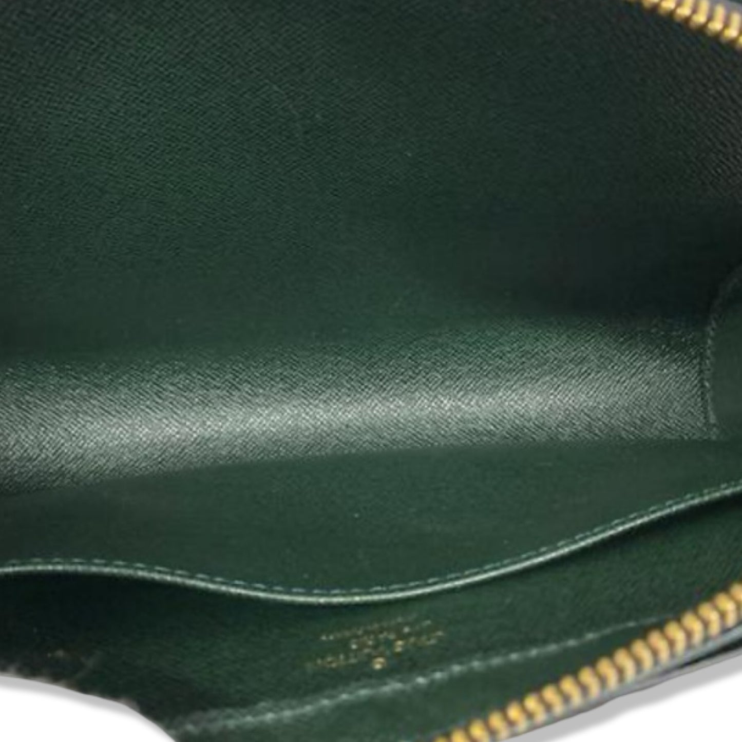 Pre-Owned Louis Vuitton Taiga Leather Green Orsay Clutch - LV1584