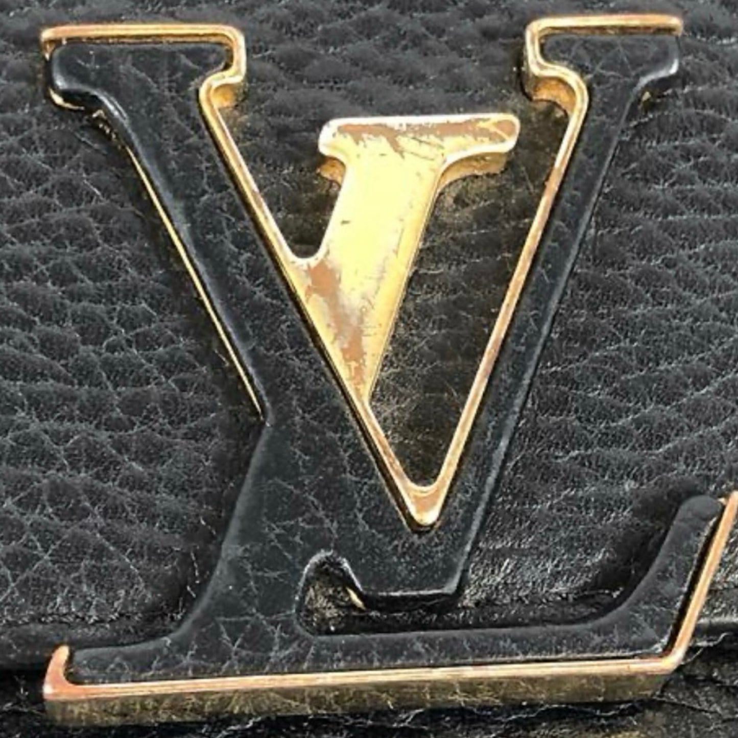 Pre-Owned Louis Vuitton Cowhide Leather Capucines Wallet - LV1730