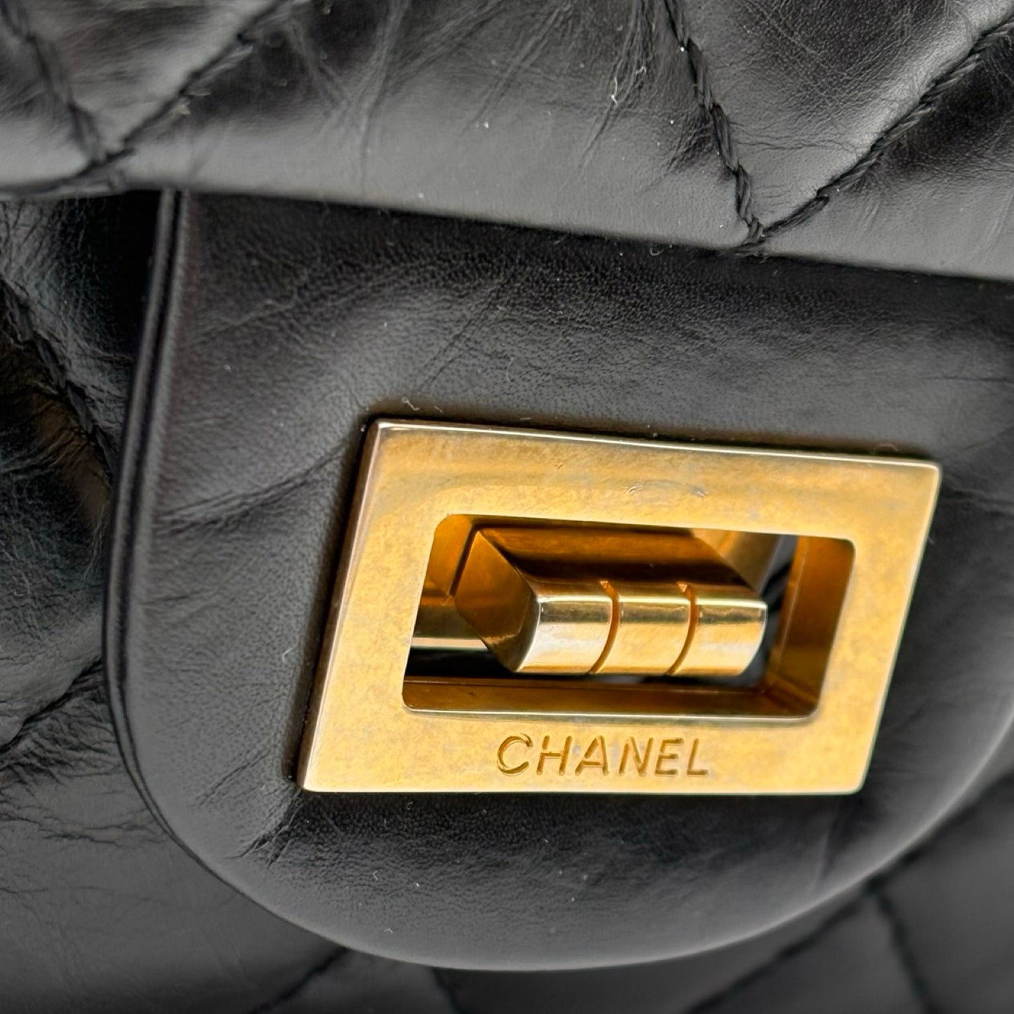 Pre-Owned Chanel Calfskin Leather 2.55 Reissue - CH1055