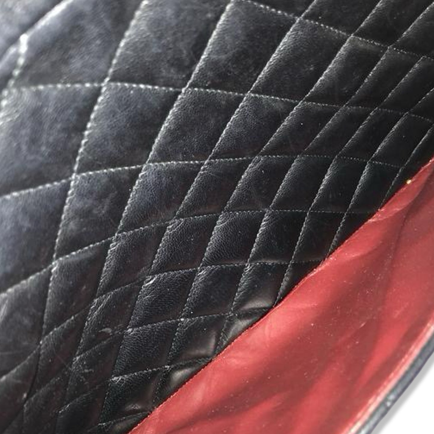 Pre-Owned Chanel Lambskin Leather Shoulder Bag - CH1054