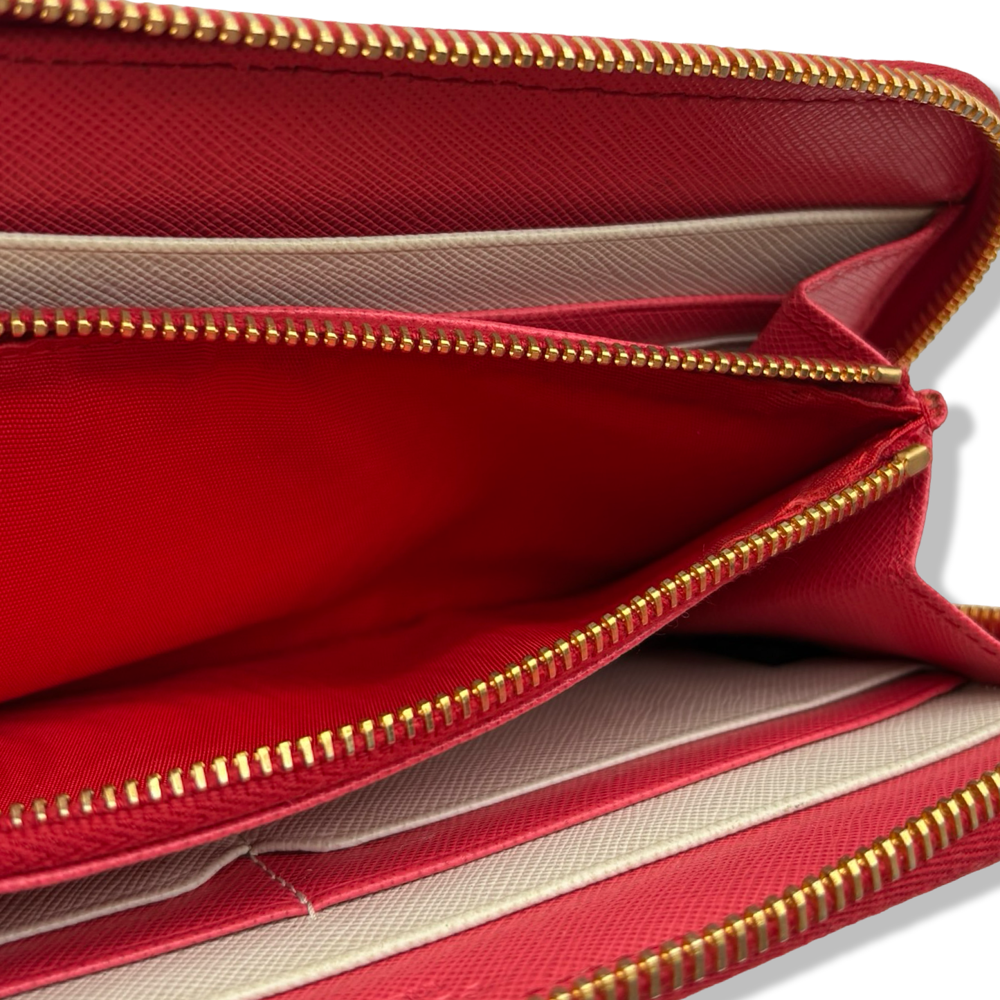 Pre-Owned Prada Saffiano Leather Zip Around Wallet - P1039