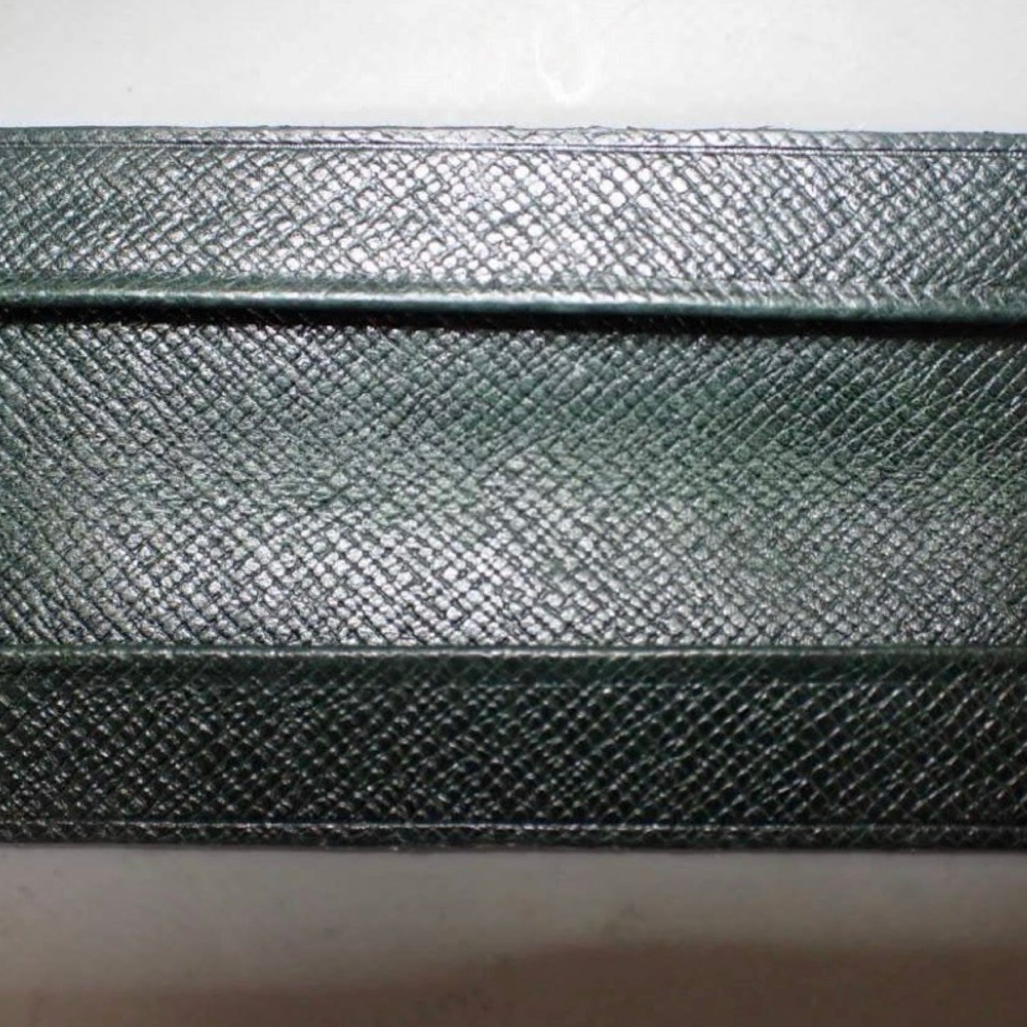 Pre-Owned Louis Vuitton Taiga Porto 2 Cult Vertical Card Holder - LV1869