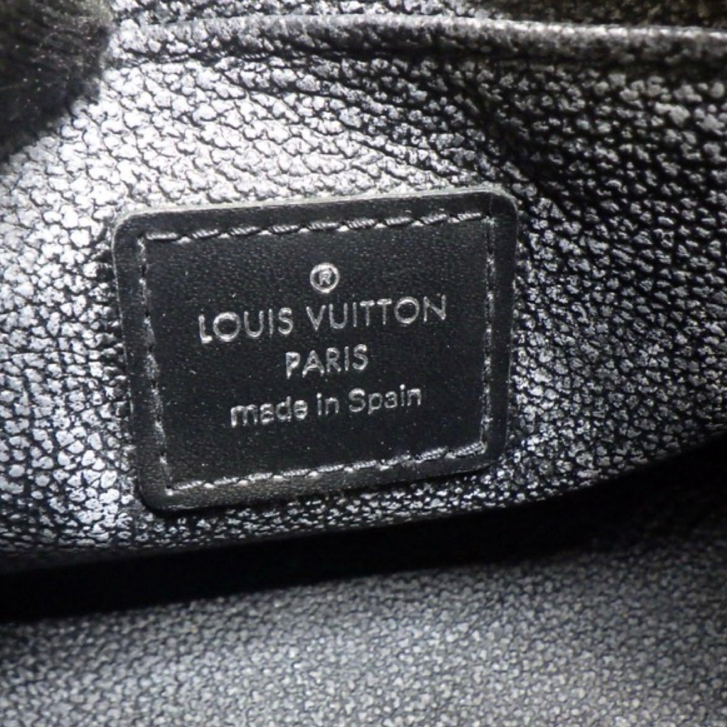 Pre-Owned Louis Vuitton Taiga Leather Trousse Toilette Pouch - LV1631