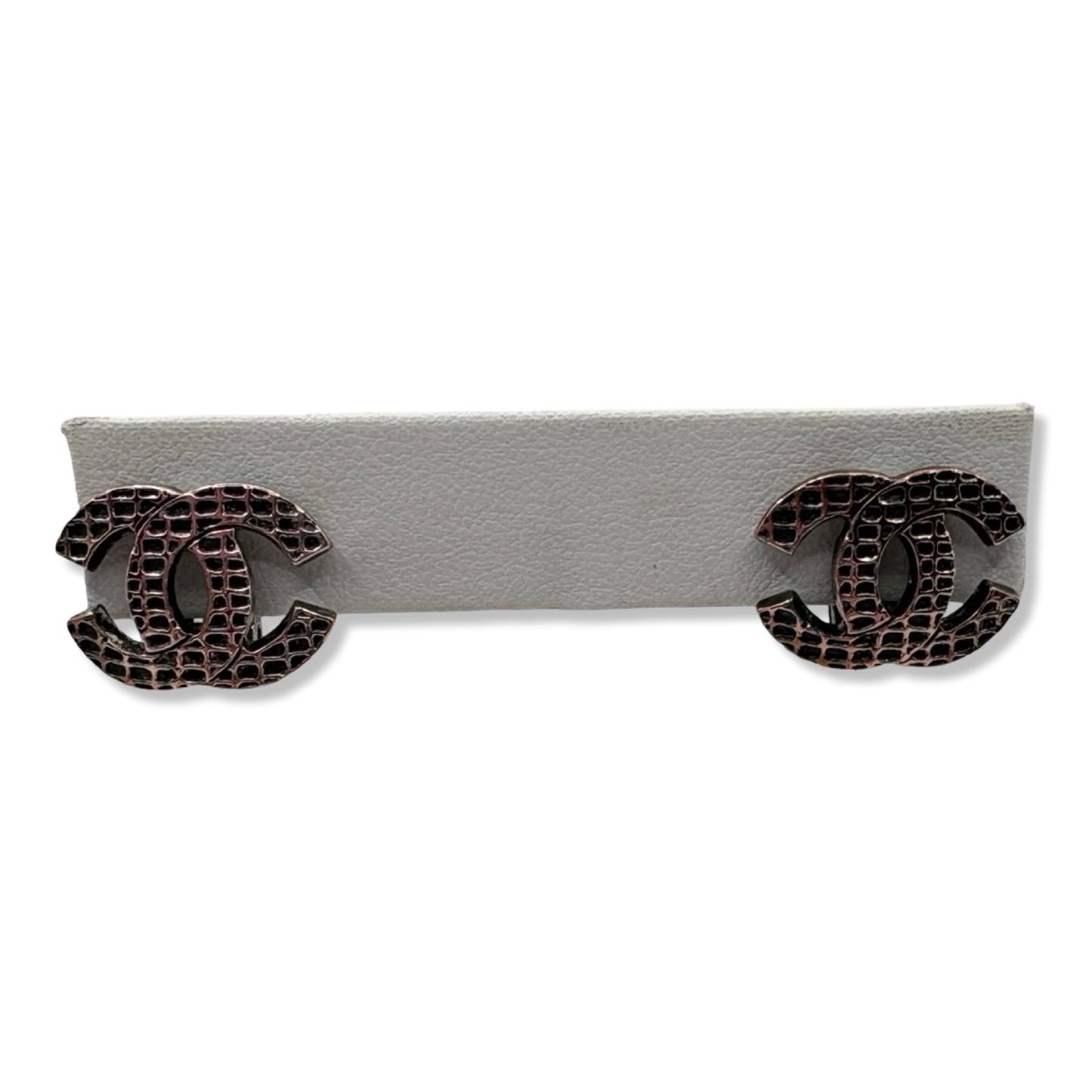 Pre-Owned Chanel CC Mark Clip On Earrings