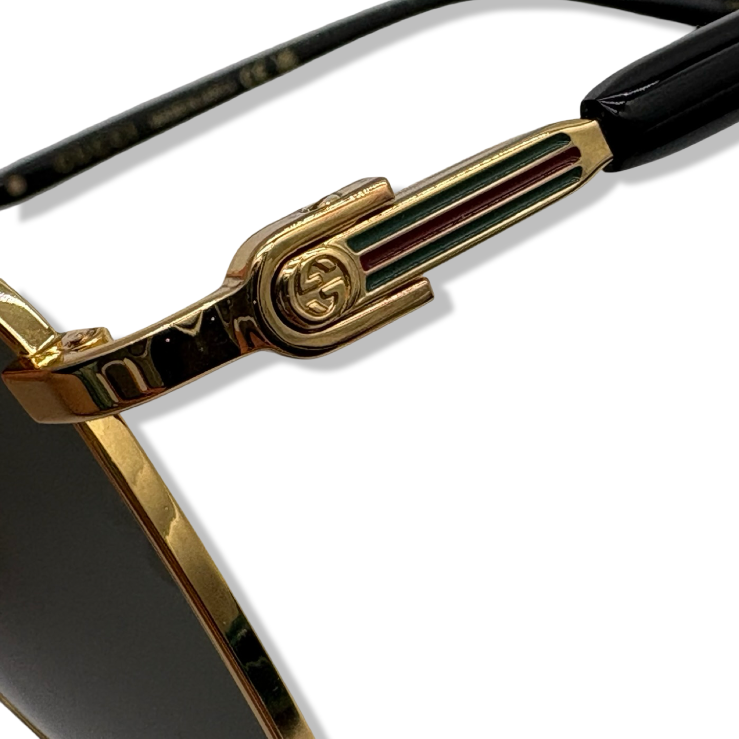 Pre-Owned Gucci Sunglasses - G1190