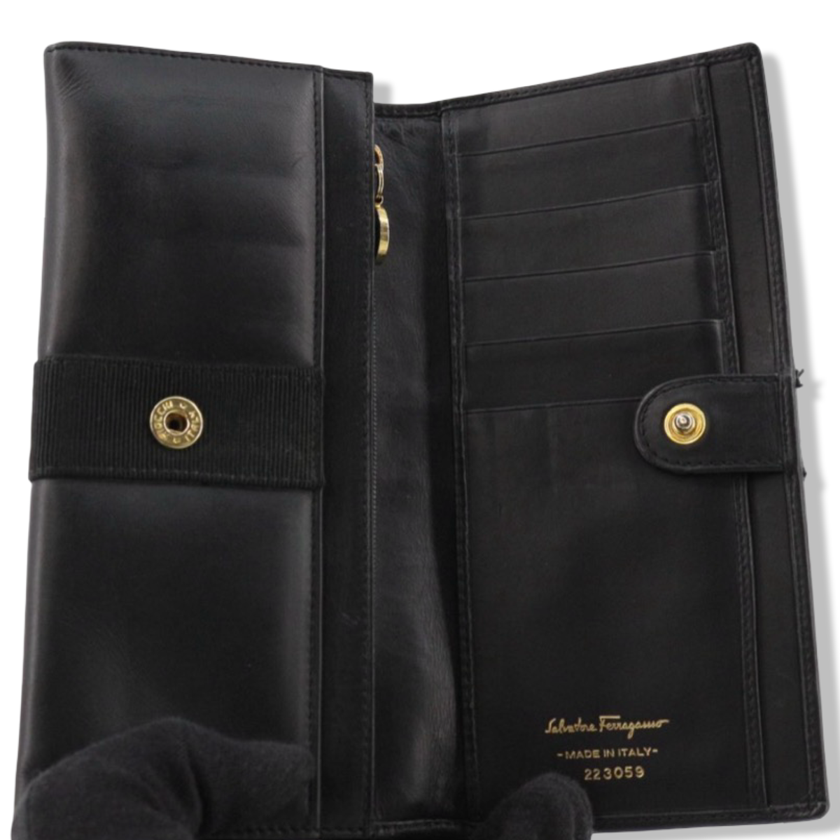 Pre-Owned Ferragamo Vara Ribbon Long Wallet in Black - FER1009