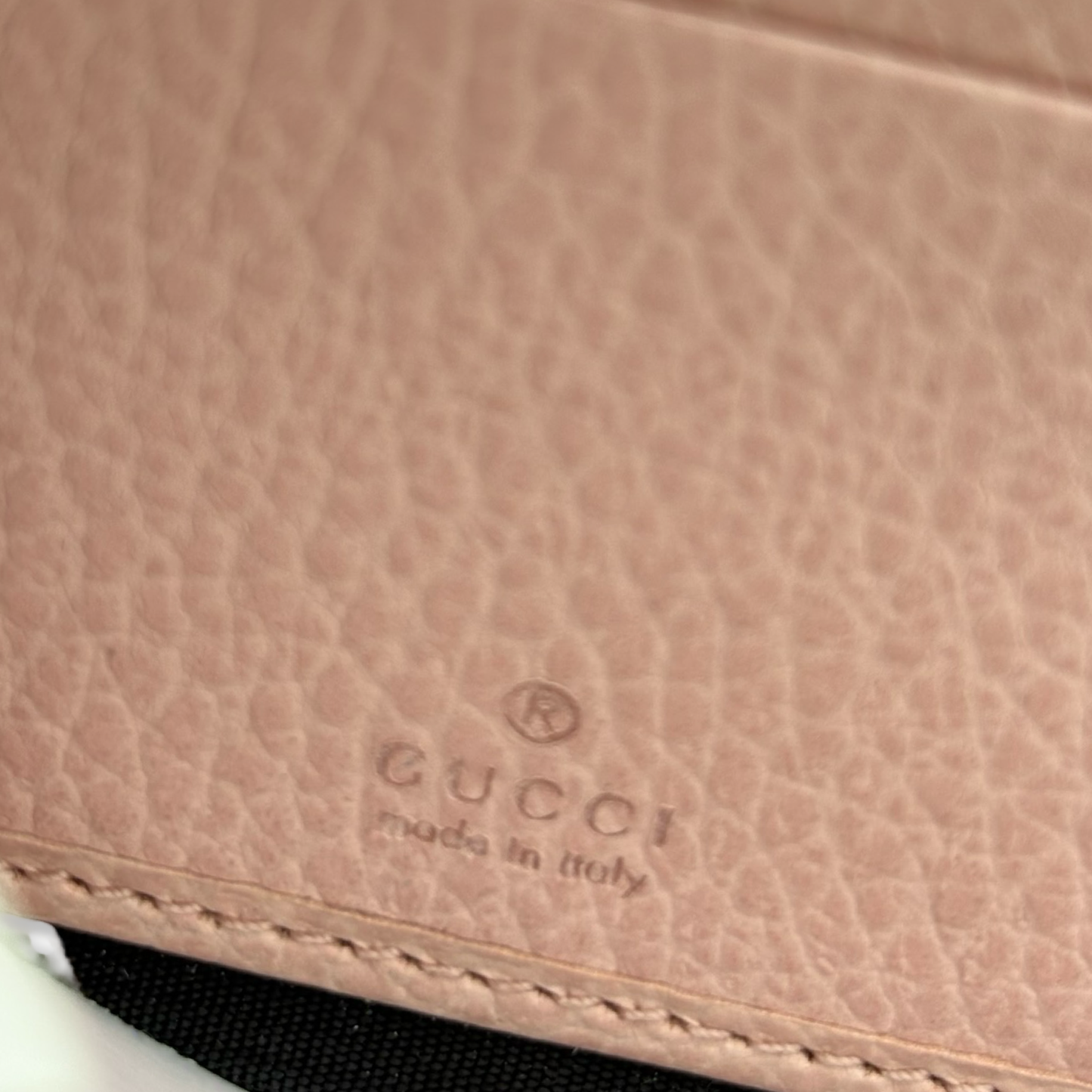 Pre-Owned Gucci Leather Zip Around Pink Wallet - G1187
