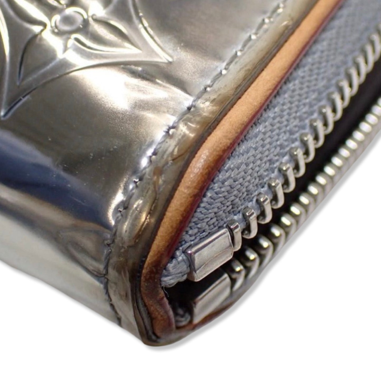 Pre-Owned Louis Vuitton Mirror Leather Zippy Wallet - LV1818