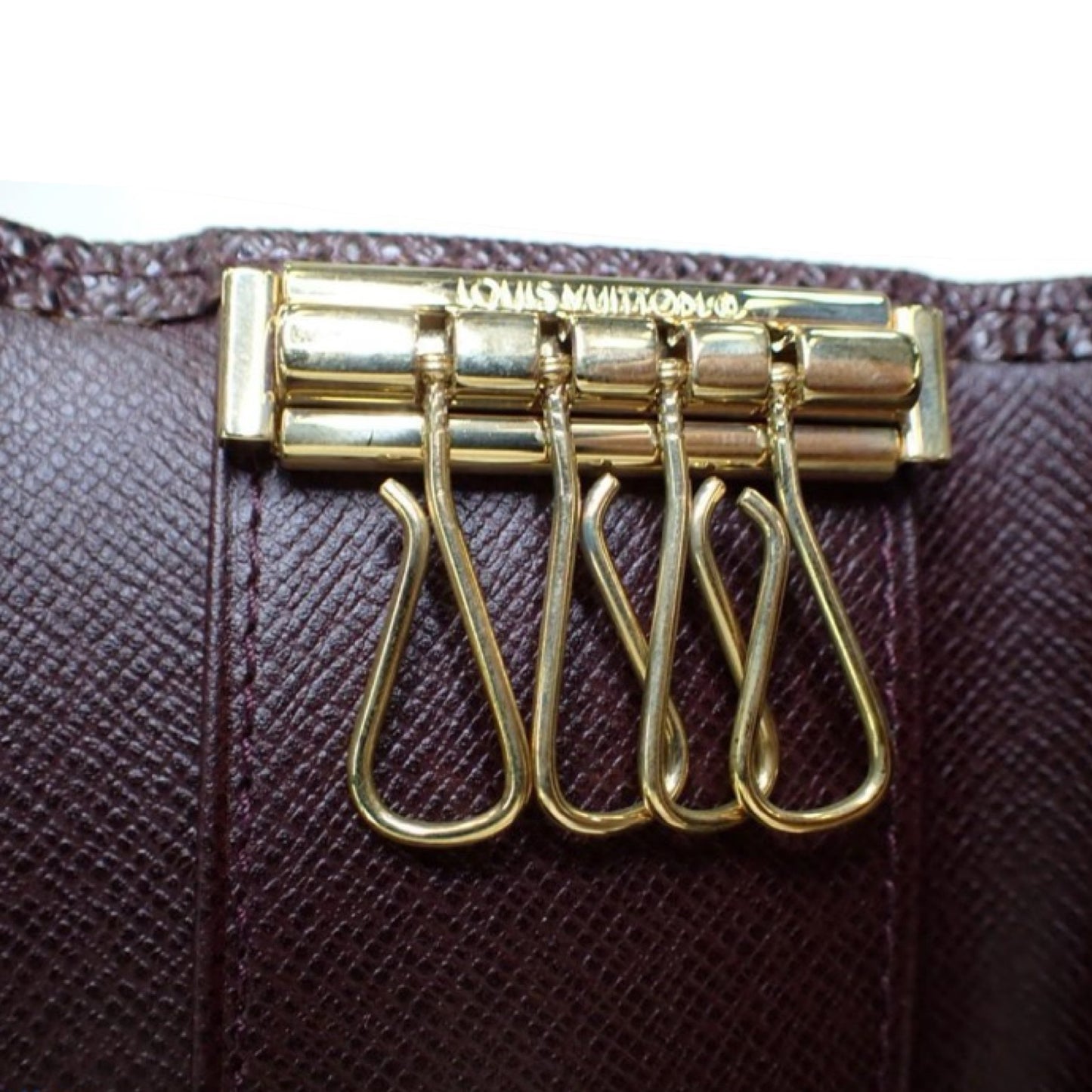 Pre-Owned Louis Vuitton Taiga Leather Multicle 4 Key Case - LV1403