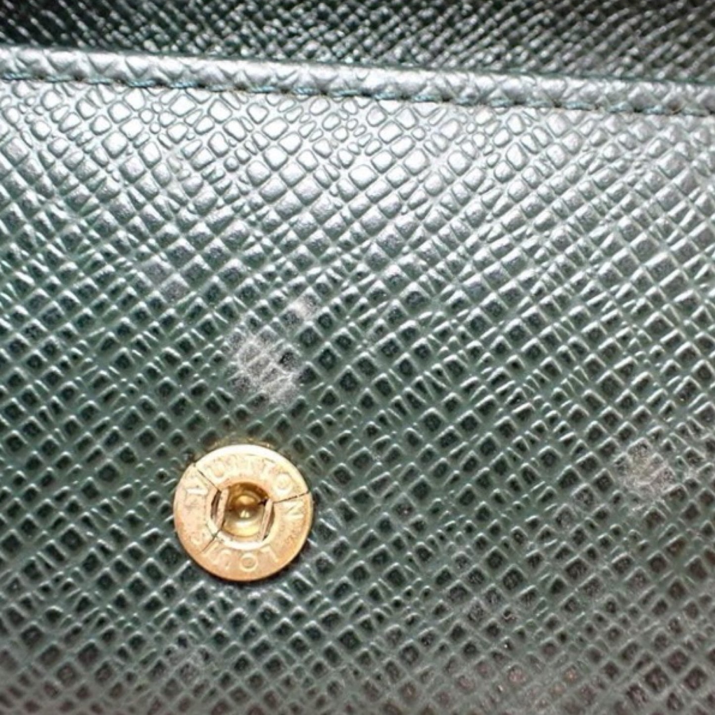 Pre-Owned Louis Vuitton Taiga Leather Green Multicle 4 Key Case - LV1421