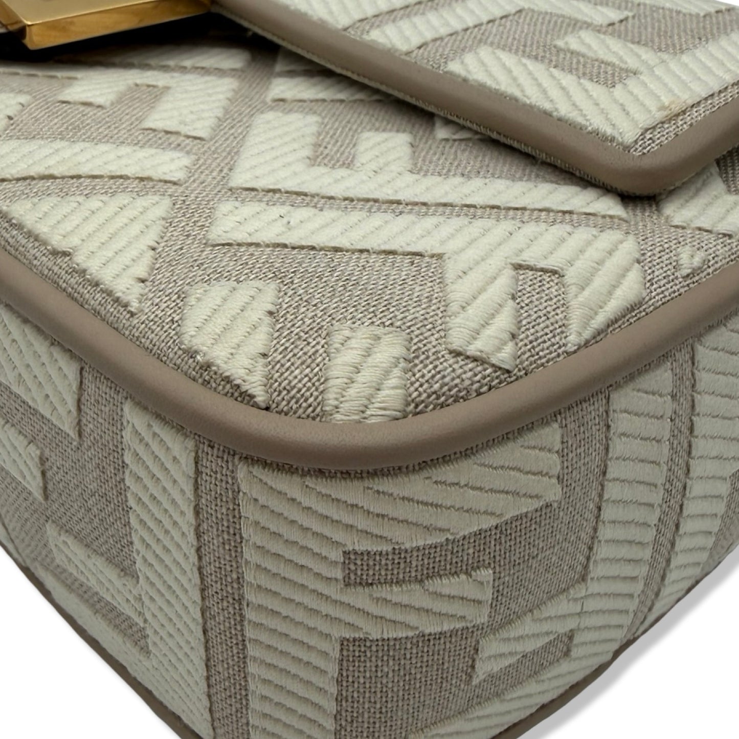 Pre-Owned Fendi Canvas Vitello King FF Embroidered Baguette - FEN1032