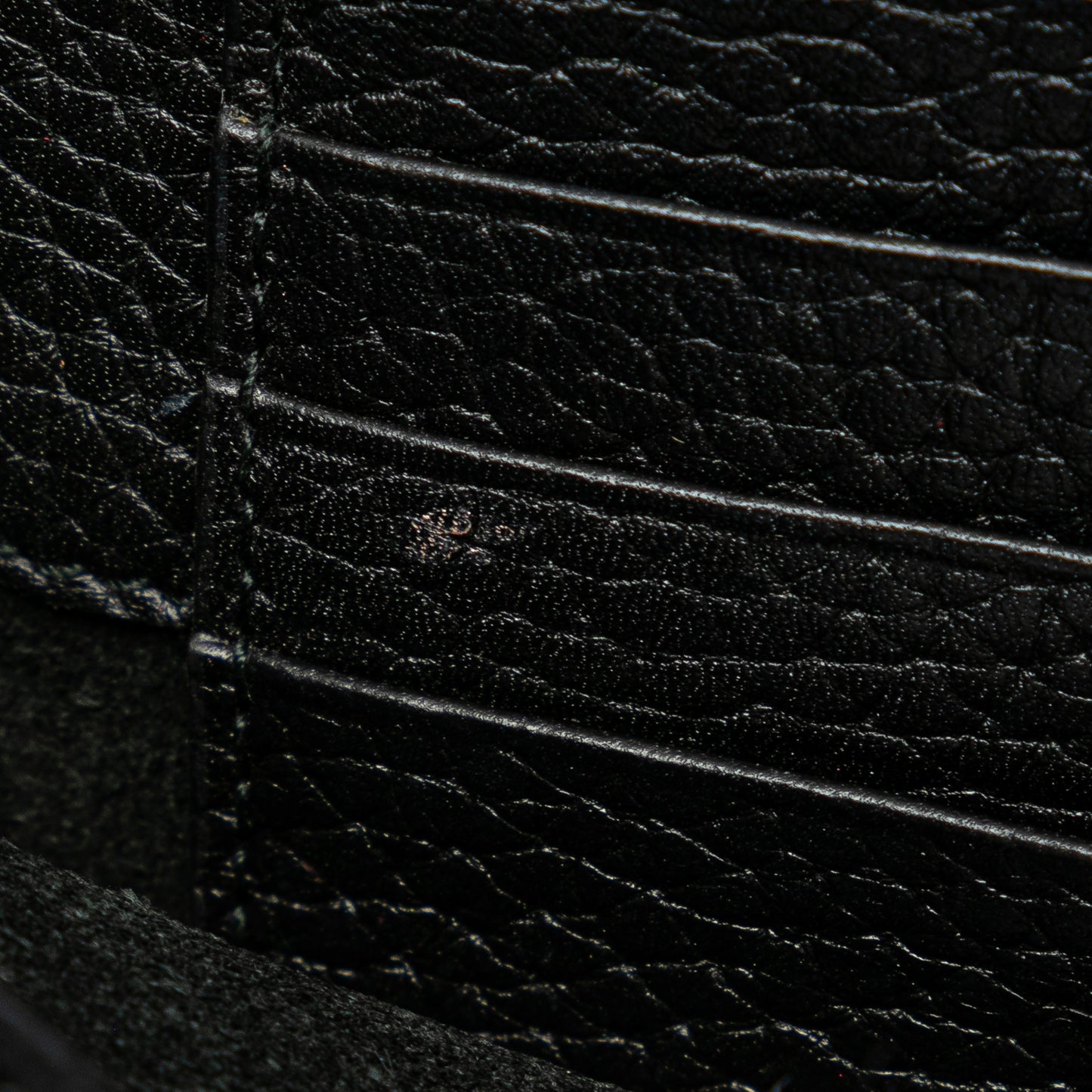 Pre-Owned Valentino Pebbled Calfskin Rockstud Envelope Wallet on Chain - VAL1001