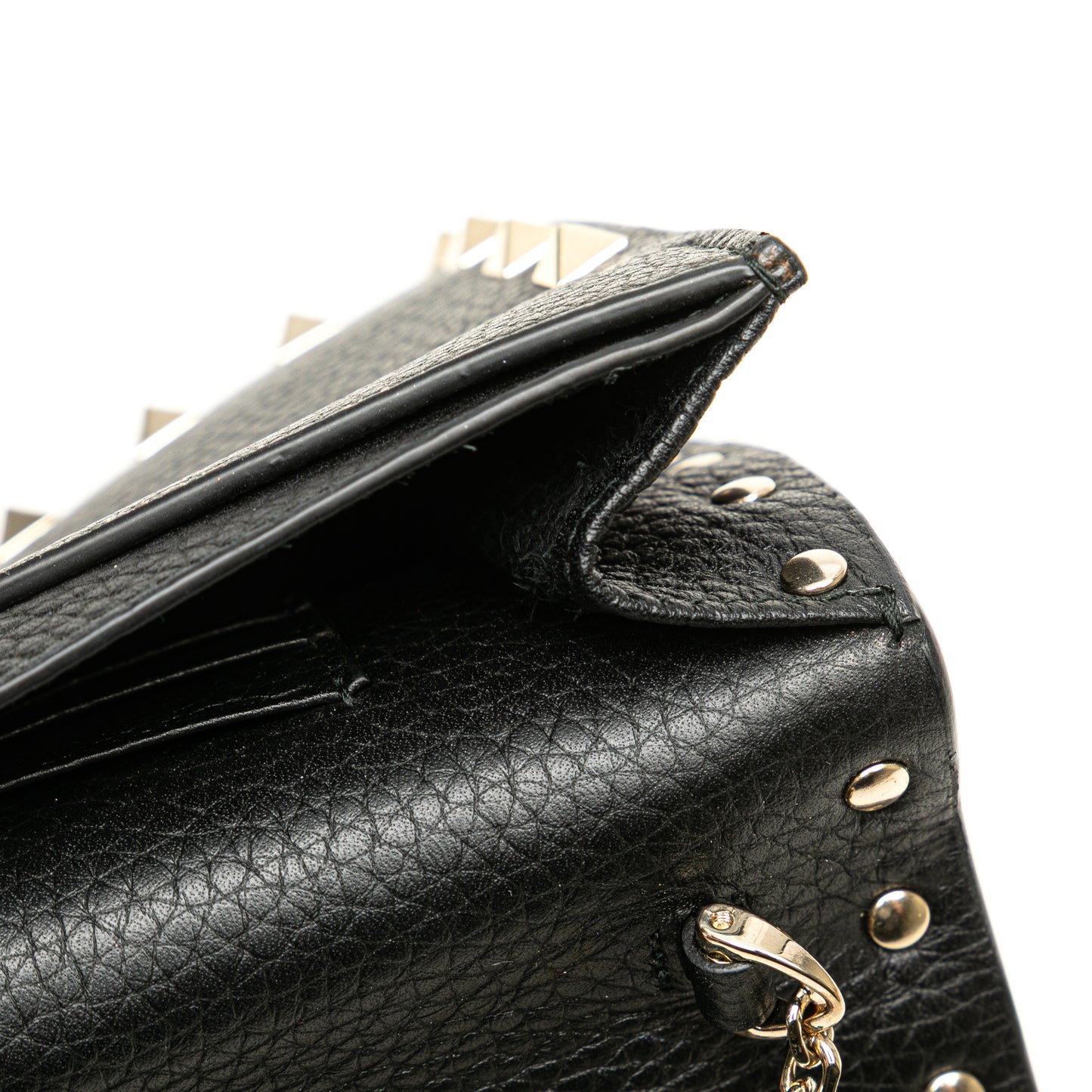 Pre-Owned Valentino Pebbled Calfskin Rockstud Envelope Wallet on Chain - VAL1001