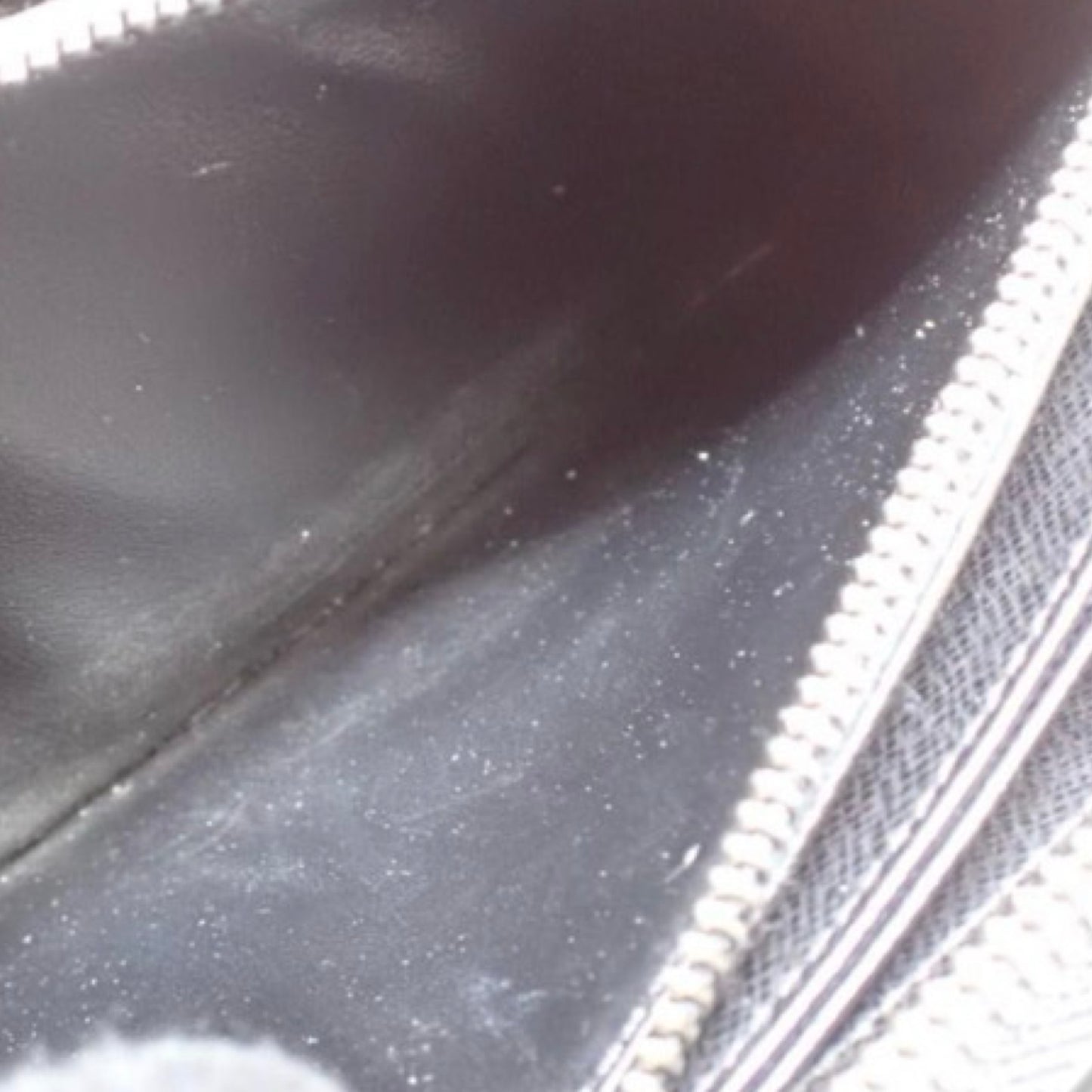 Pre-Owned Louis Vuitton Epi Leather Zippy Wallet Black - LV1486