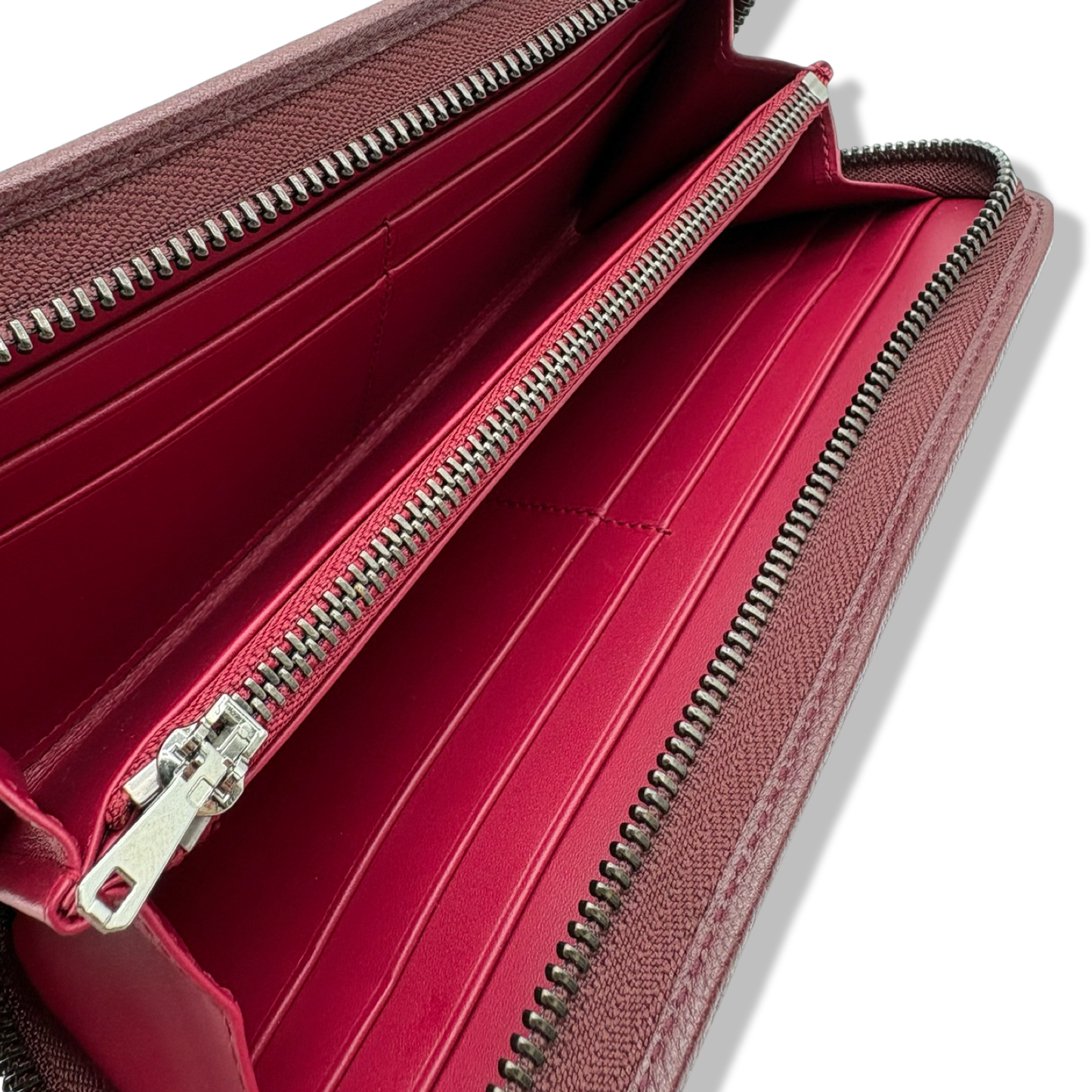 Pre-Owned Loewe Amazona Zip Around Wallet - LOE1010