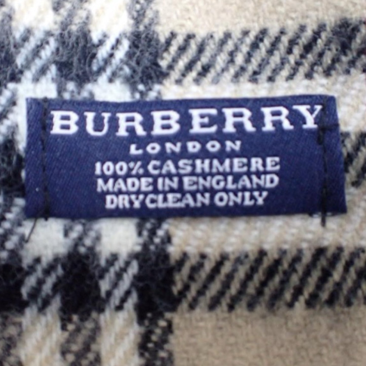 Pre-Owned Burberry House Check Cashmere Scarf - BB1046