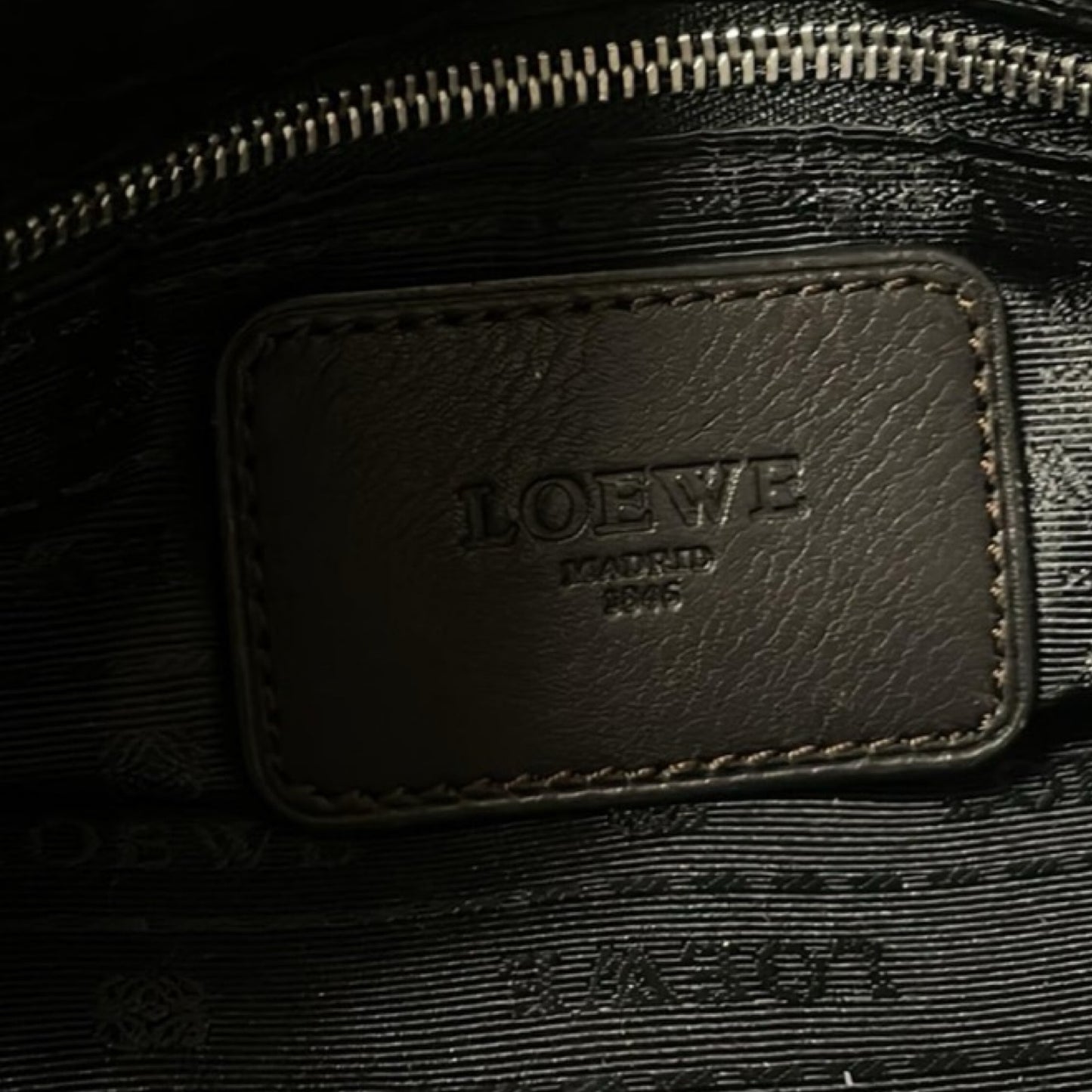 Pre-Owned Loewe Leather Messenger Bag - LOE1008