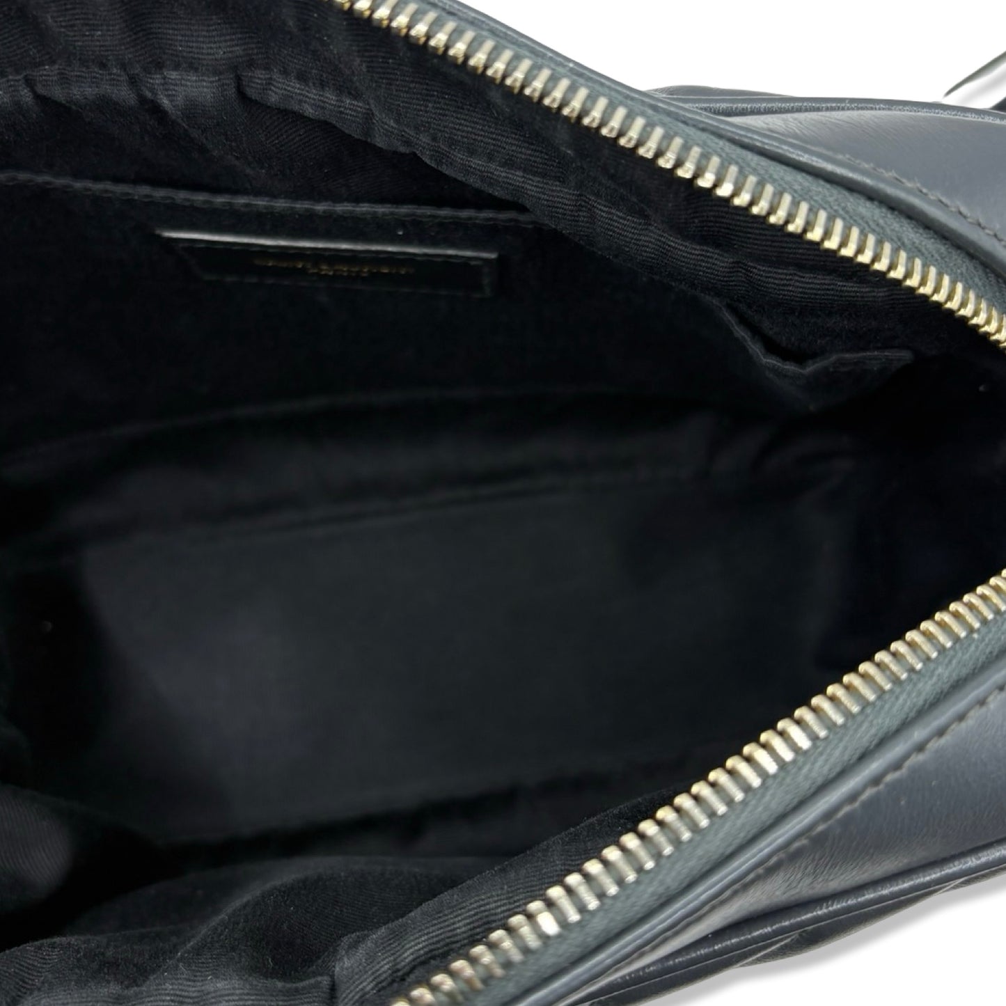 Pre-Owned Yves Saint Laurent Calfskin Leather Camera Bag Crossbody - YSL1022