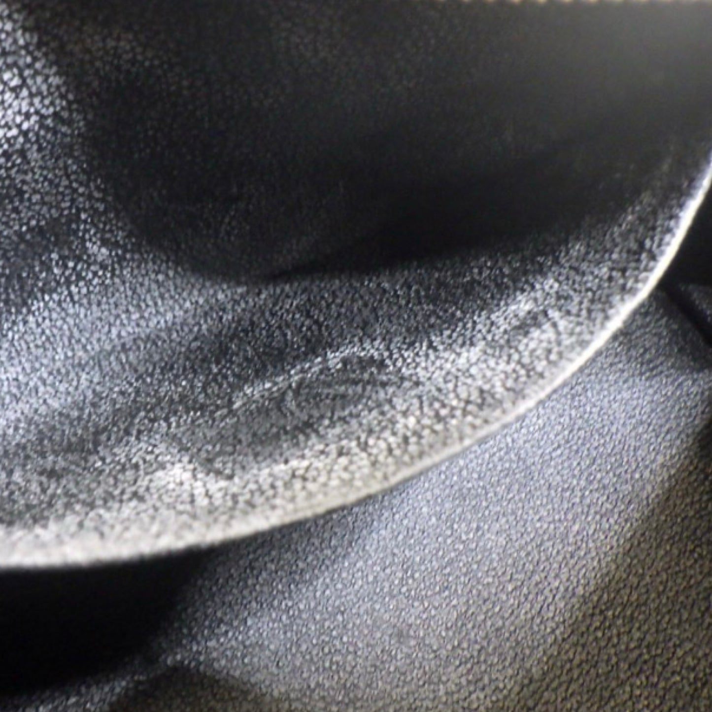 Pre-Owned Louis Vuitton Taiga Leather Trousse Toilette Pouch - LV1631