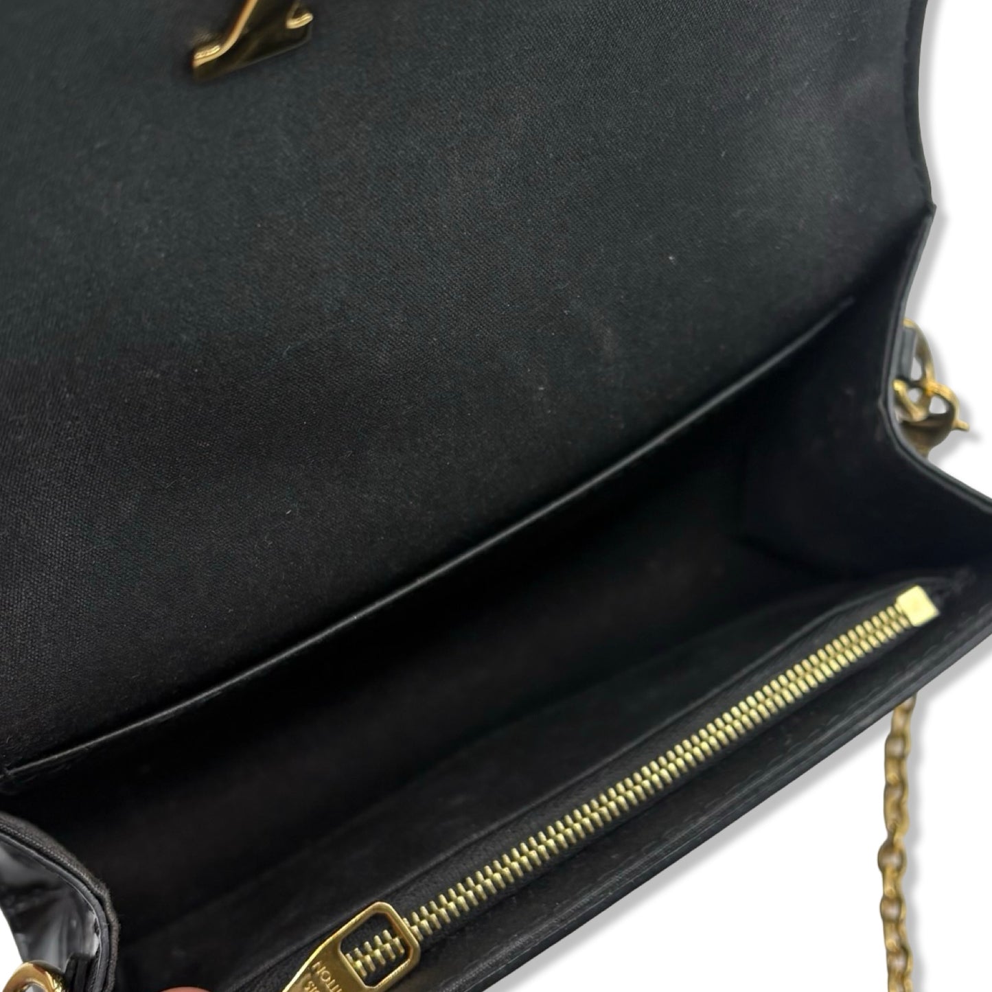 Pre-Owned Louis Vuitton Louise Chain Patent Leather - LV1774
