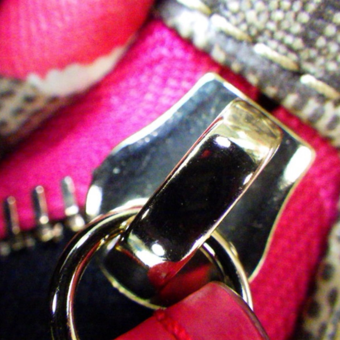 Pre-Owned Gucci GG Supreme Canvas Belt Bag with Pink Details - G1118