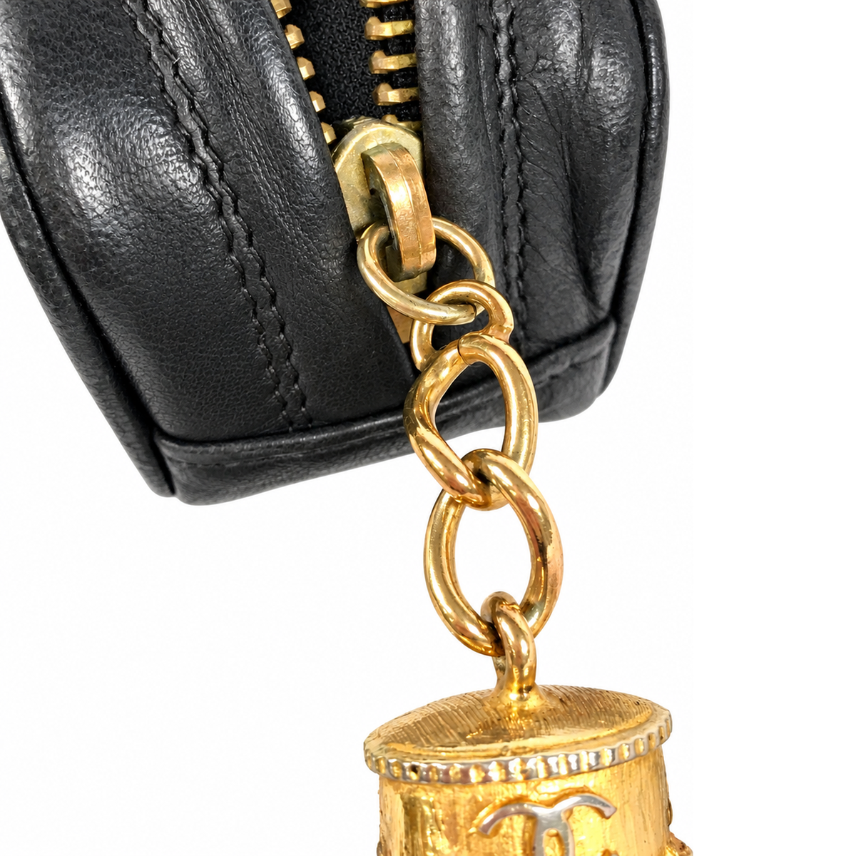 Pre-Owned Vintage Chanel Black Matelasse Chain Shoulder Bag - CH1066