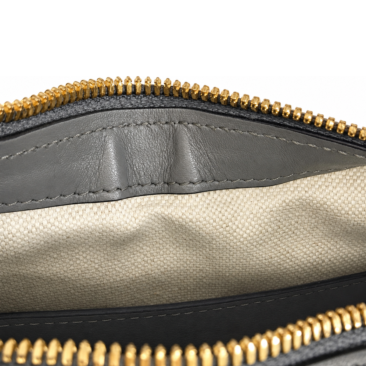 Pre-Owned Gucci Gray GG Matelasse Half Moon Hobo Small - G1216